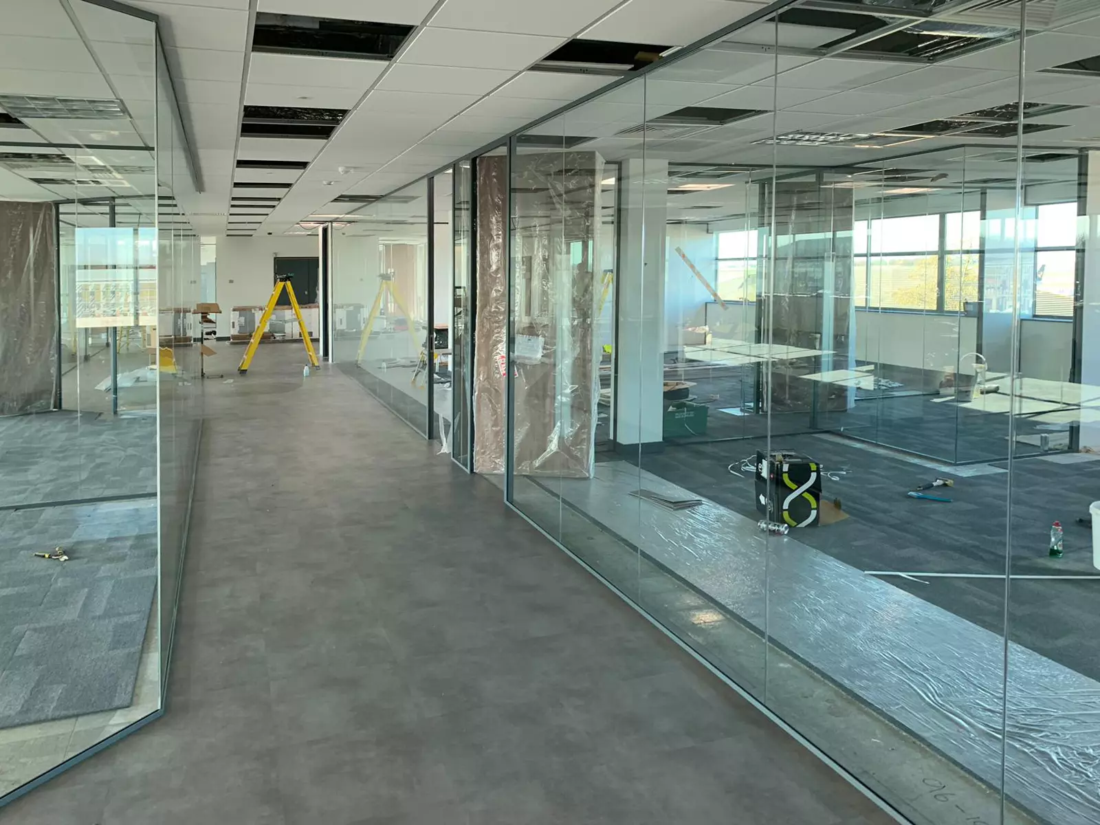 Glass partitioning 1 from aci