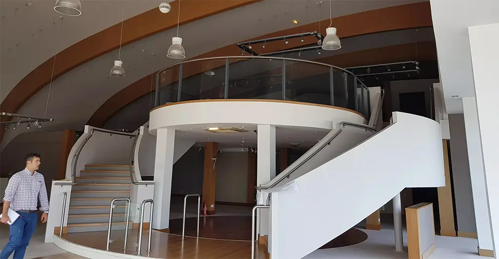 Unusual mezzanine floor. Jpg from aci