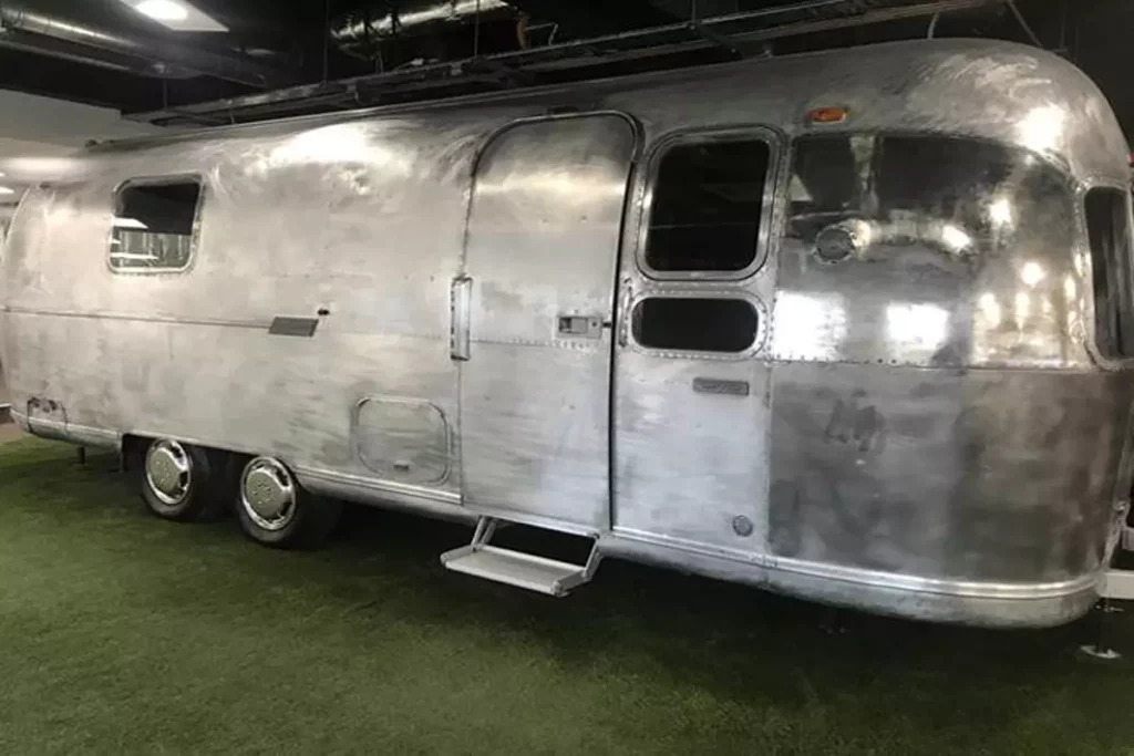 Airstream meeting room from aci