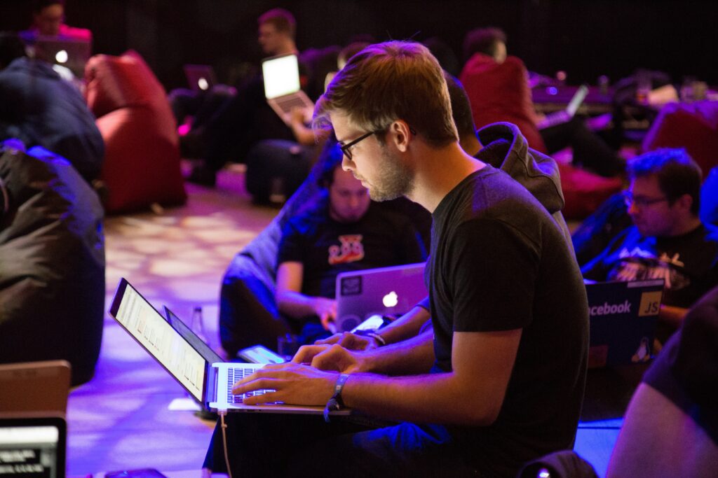 The role of technology in shaping workplace culture and promoting innovation